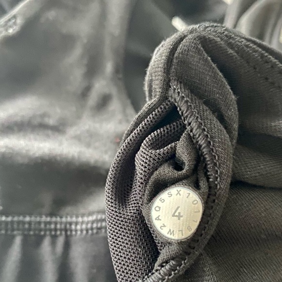 Lululemon sports bra black size 4 - Picture 4 of 4